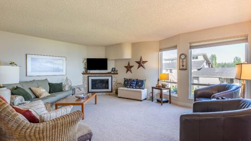 Freeland House | Mutiny Bay Condo by AvantStay Walk to the Beach