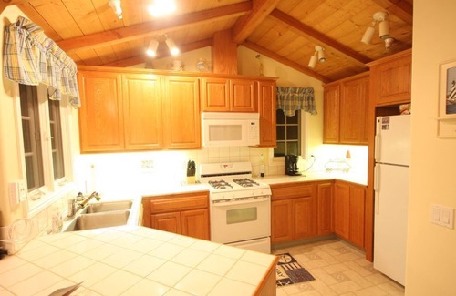 Pacific Grove Cottage | MV6: 30 night minimum Lover's Point Mermaid Cottage