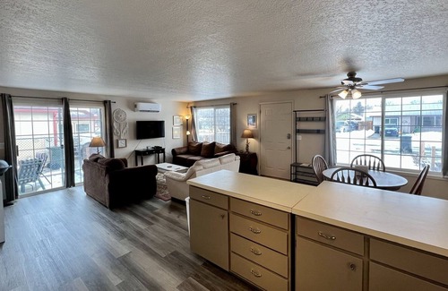 Baker City House | MVH - Your Home Away From Home! Cute 3 bedroom, Pet Friendly