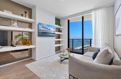 Downtown Miami Apartment | MVR Epic Views & Resort Pool for Perfection