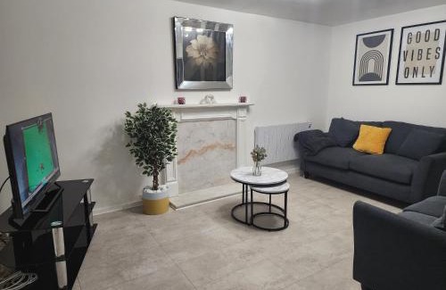 Swinton House | My Holiday Home -2 Bed House-Free Parking
