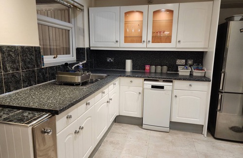 Swinton House | My Holiday Home - 2 Bed House - Free parking