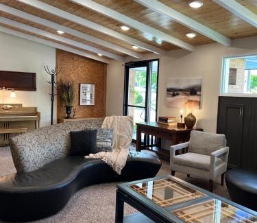 Willmar Apartment | MY PLACE! Luxury 2 Bed with piano!