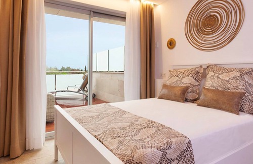Establiments Villa | My Rental Homes | Villa The World with salted pool, garden and a gym room