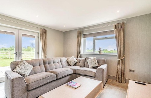 Blackburn House | Mya Cottage