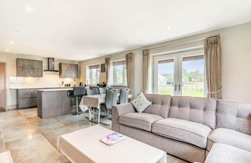 Blackburn House | Mya Cottage