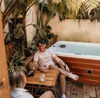 Vauvert Apartment | myinsolite - Cocon Tropical, jacuzzi, énigme