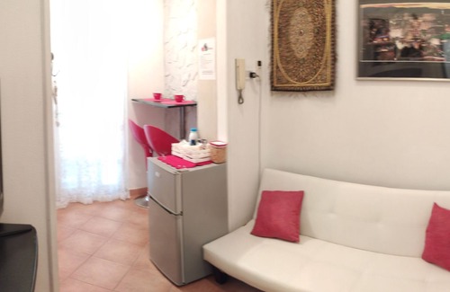 Municipio 5 House | Myra cottage 30sqm with garden 300m from the sea 5 minutes from the airport