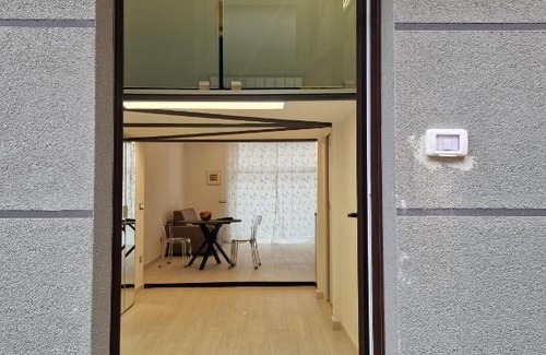 Gorla Apartment | n&ghomesweethome Van Gogh Elegante e confortevole casa vacanze