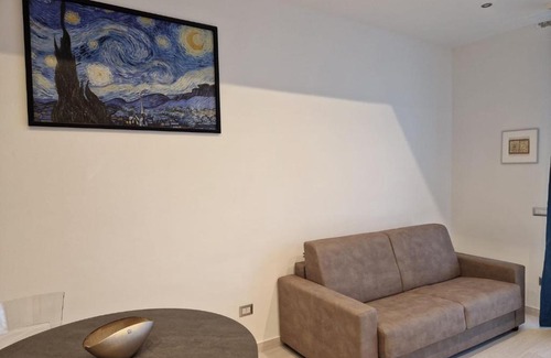 Gorla Apartment | n&ghomesweethome Van Gogh Elegante e confortevole casa vacanze