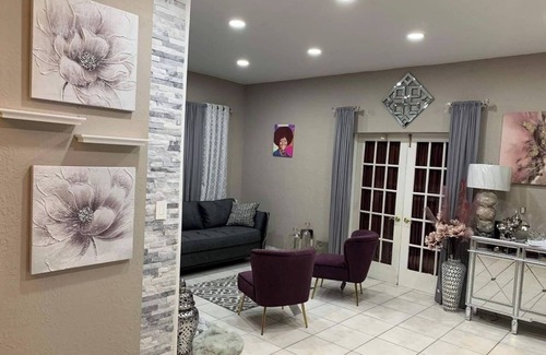 Miami Gardens House | n Two bedrooms & 2 bathroom in Miami Gardens Area