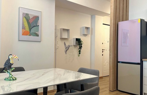 Petralona Apartment | N27 Purple Rainbow