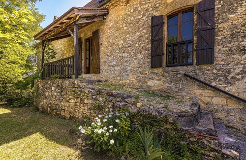 Nadaillac-de-Rouge Villa | Nadaille is a beautiful property in Périgord style