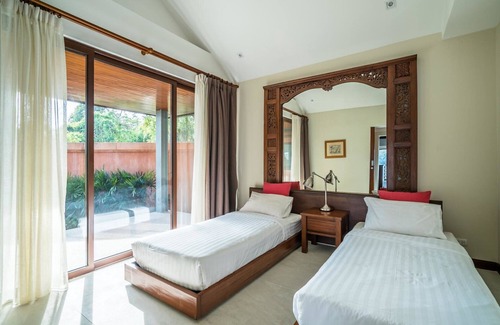 Wichit Villa | Nam Bo Villa by Lofty - Oceanfront private pool villa with maid and cook