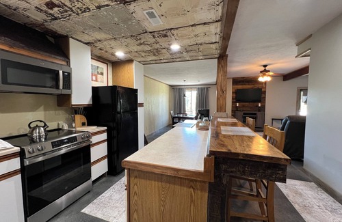 Jonesboro Other | Nanny's Place- Cozy Rustic Getaway B&B by Shawnee Hills Wine Trail and Parks