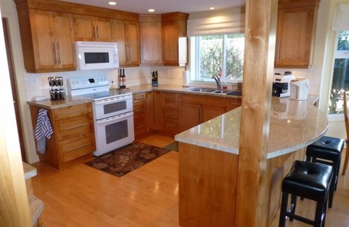 Regional District of Nanaimo House | Nanoose Bay Oceanfront Home With Stunning Views And Walk-On Beach