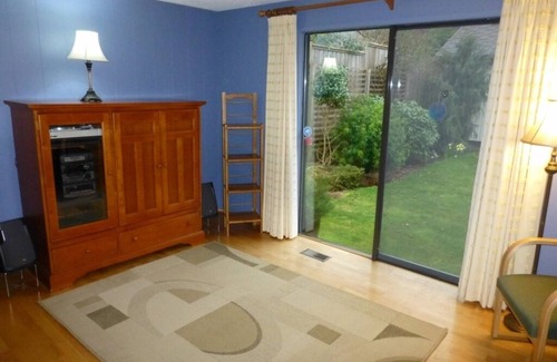 Regional District of Nanaimo House | Nanoose Bay Oceanfront Home With Stunning Views And Walk-On Beach