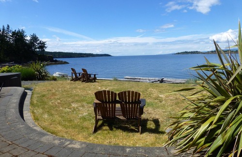 Regional District of Nanaimo House | Nanoose Bay Oceanfront Home With Stunning Views And Walk-On Beach