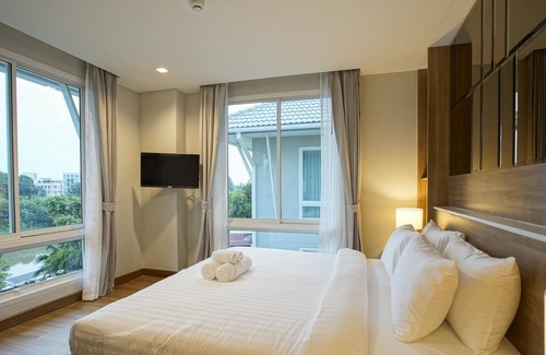 Chang Khlan Hotel | Nantra Chiangmai Riverfront Hotel