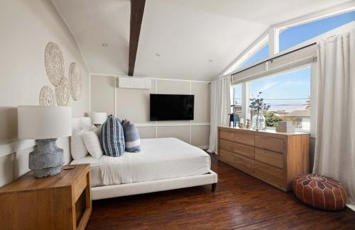 Beach Barber Tract House | Nantucket-Style - Steps to Beach Rooftop Deck Ocean Views