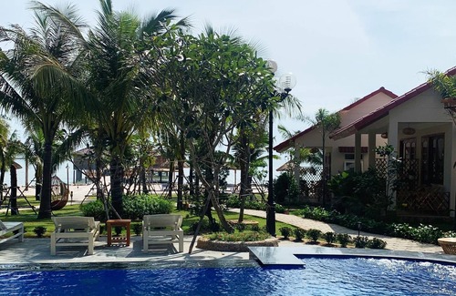 Ham Ninh Hotel | Naomi Resort