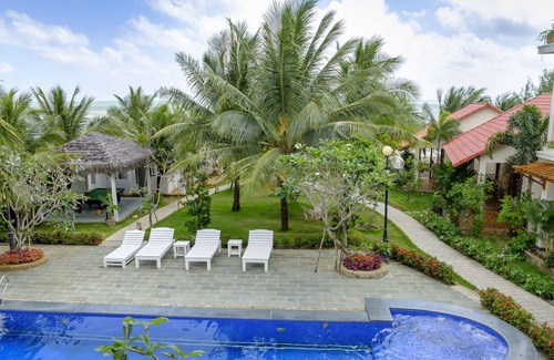 Ham Ninh Hotel | Naomi Resort