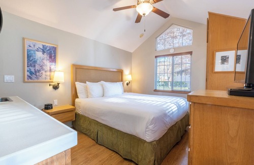 Napa Hotel | Napa Valley Retreat! Outdoor Swimming Pool, Free Parking!