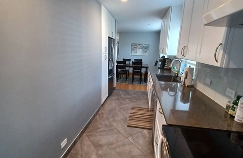 Naperville Apartment | Naperville Historic District walk to downtown, bars, restaurants, train, schools