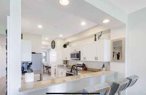 Naples Resort | NAPLES RESORT 2BDRM 2BTH +Den POOL GOLF CLUB AMENITIES 5TH AVENUE BEACH