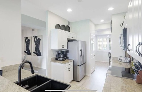 Naples Resort | NAPLES RESORT 2BDRM 2BTH +Den POOL GOLF CLUB AMENITIES 5TH AVENUE BEACH