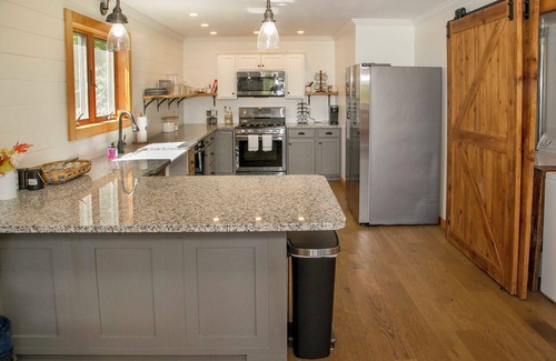 Naples Cabin | Naples Rustic Retreat-Hot tub, private, unforgettable!