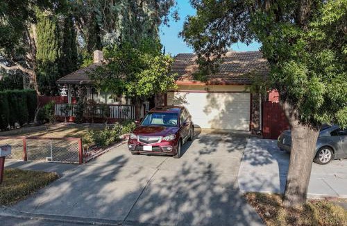 South San Jose House | NARVAEZ MASTER room private entry and bathroom