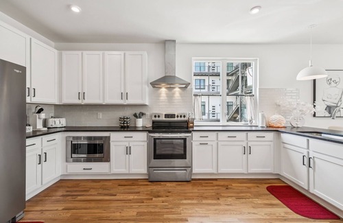 Nashville Apartment | Nash Family Townhouse | Work-Friendly w/Rooftop!