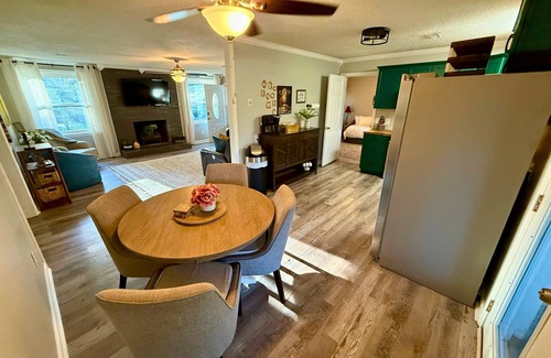 Opryland House | Nashville River Retreat 3BR 5 minutes to the Grand Ole Opry