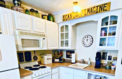 Nashville Apartment | Nashville Suite #2: Pet Friendly, Steps Away from Shops and Restaurants.