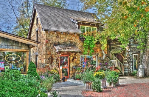 Nashville Apartment | Nashville Suite #2: Pet Friendly, Steps Away from Shops and Restaurants.