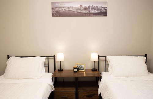 Donelson House | Nashville Sunset Skyline- a beautiful home close to the heart of nashville