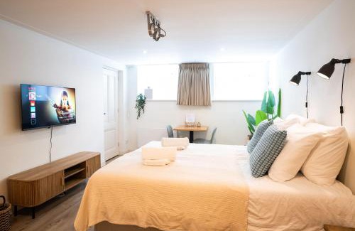 Da Costabuurt Bed & Breakfast | Nassau Canal Suites - in the heart of the city