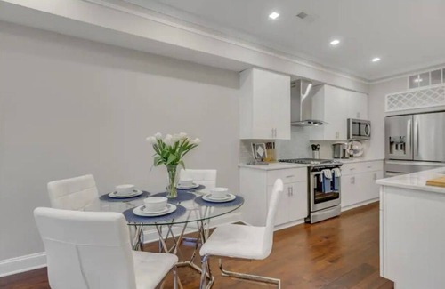 Near Northeast Bed & Breakfast | "Nations Capitol Comfort - Your Corporate Quintessential Stay"