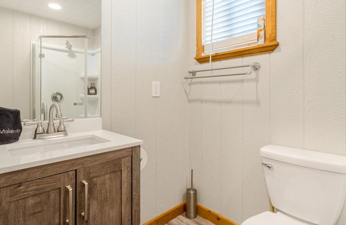 Temecula Cabin | Native Falls Cabin (1BR Rustic) - Lakeview 1 bedroom, 1 bath Rustic Cabin