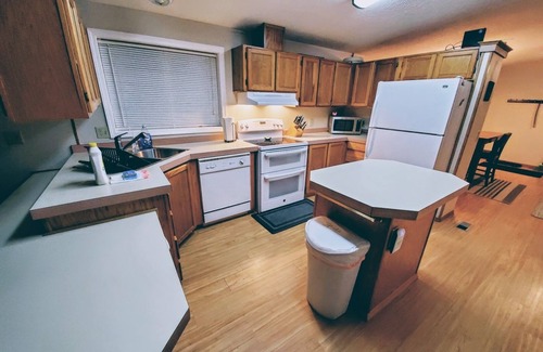 Hoodsport House | Natural escape near Hood Canal and Lake Cushman