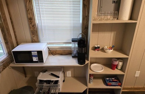 Purlear Cabin | Nature escape, Hot Shower/Cool Tub, WIFI, Peaceful