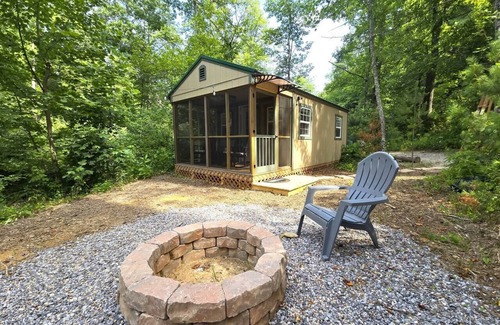Purlear Cabin | Nature escape, Hot Shower/Cool Tub, WIFI, Peaceful