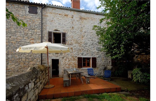 Gedici Villa | Nature house Jasenka for 6 to 8 persons, with 3 sleeping rooms, 2 baths, garden terrace and BBQ