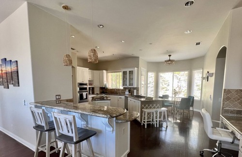 Vista House | Nature lovers hidden oasis. Multi unit property to be respectfully shared.