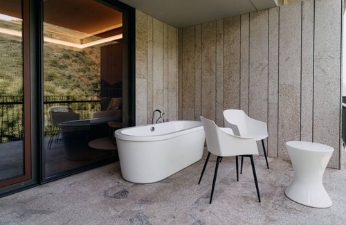 Balocas House | Nature Retreat with this Amazing Apt. | Balcony with Hot tub | 3 Swimming Pools