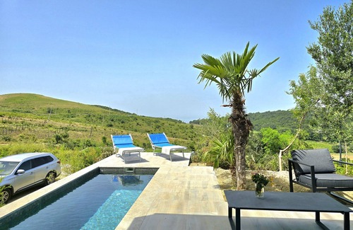 Ishem Ski Chalet | Nature Retreat with Private Pool 279