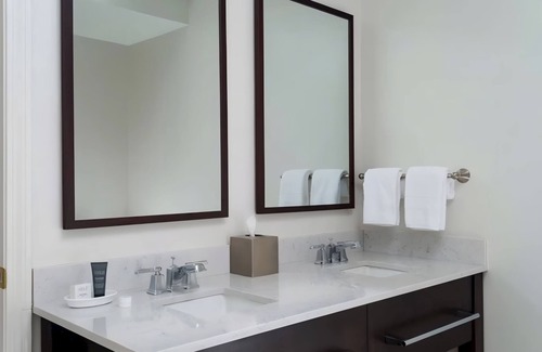 Manchester Hotel | Nature Retreat: Plush 3BR Stay w/Spectacular Views w/Balcony | Pool | Spa
