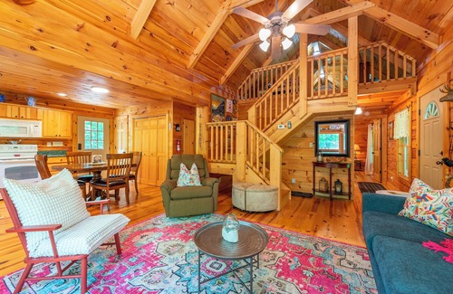 Old Fort Cabin | Nature's Nook Cabin | Fire Pit, Pet Friendly & Community Waterfall!
