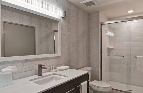 Lake Hamilton Hotel | Nature’s Nook: Lake View, Full Kitchen, Pet-friendly, Free Breakfast & Parking!